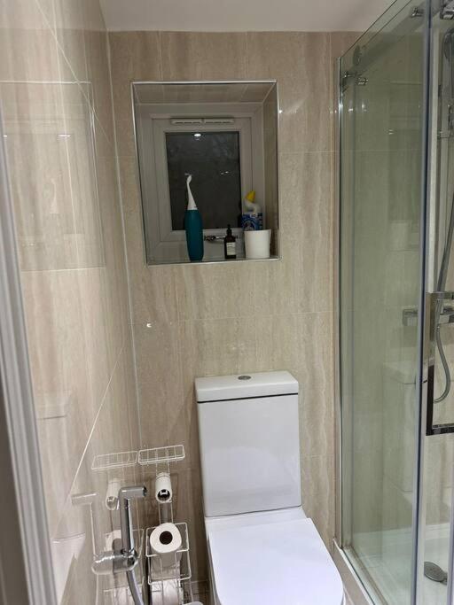 Studio Flat Gants Hill With Free Parking Redbridge Eksteriør bilde
