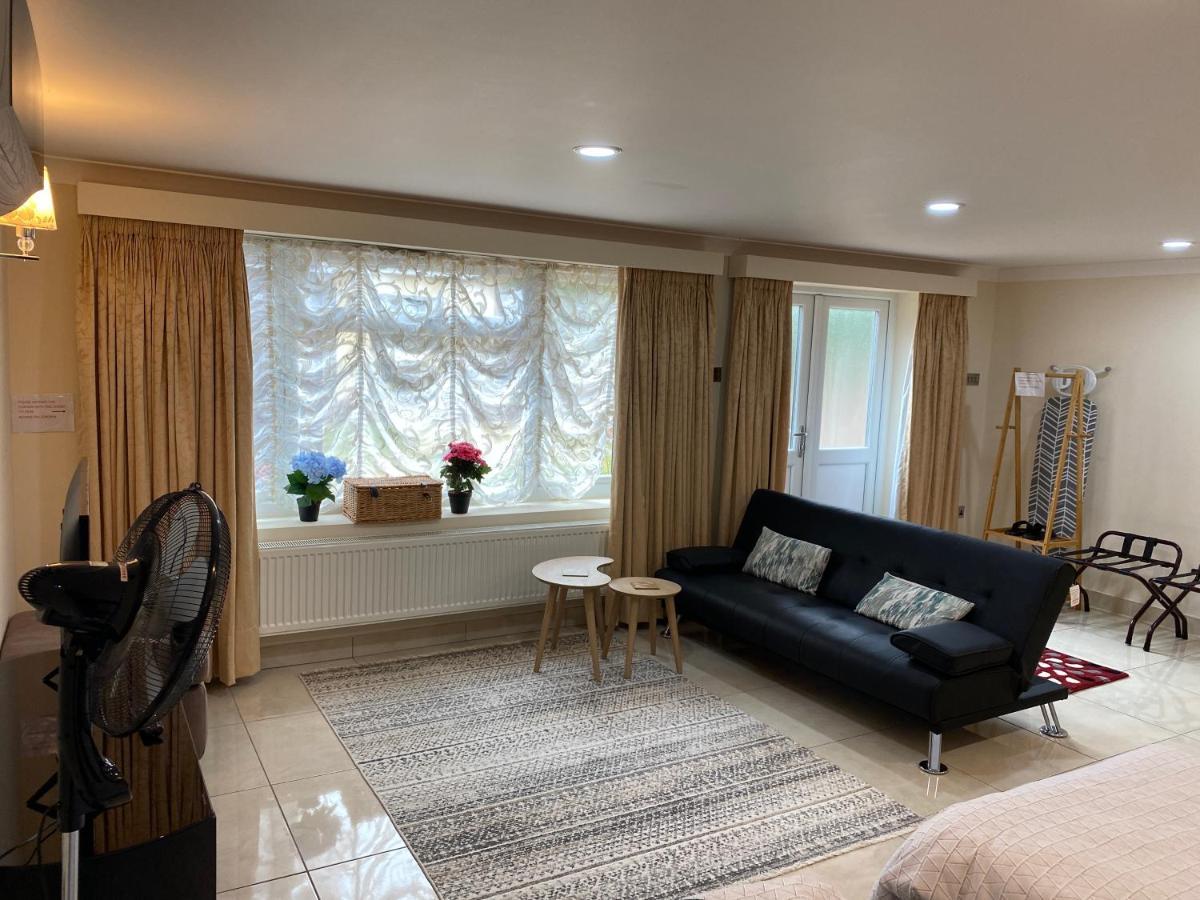 Studio Flat Gants Hill With Free Parking Redbridge Eksteriør bilde