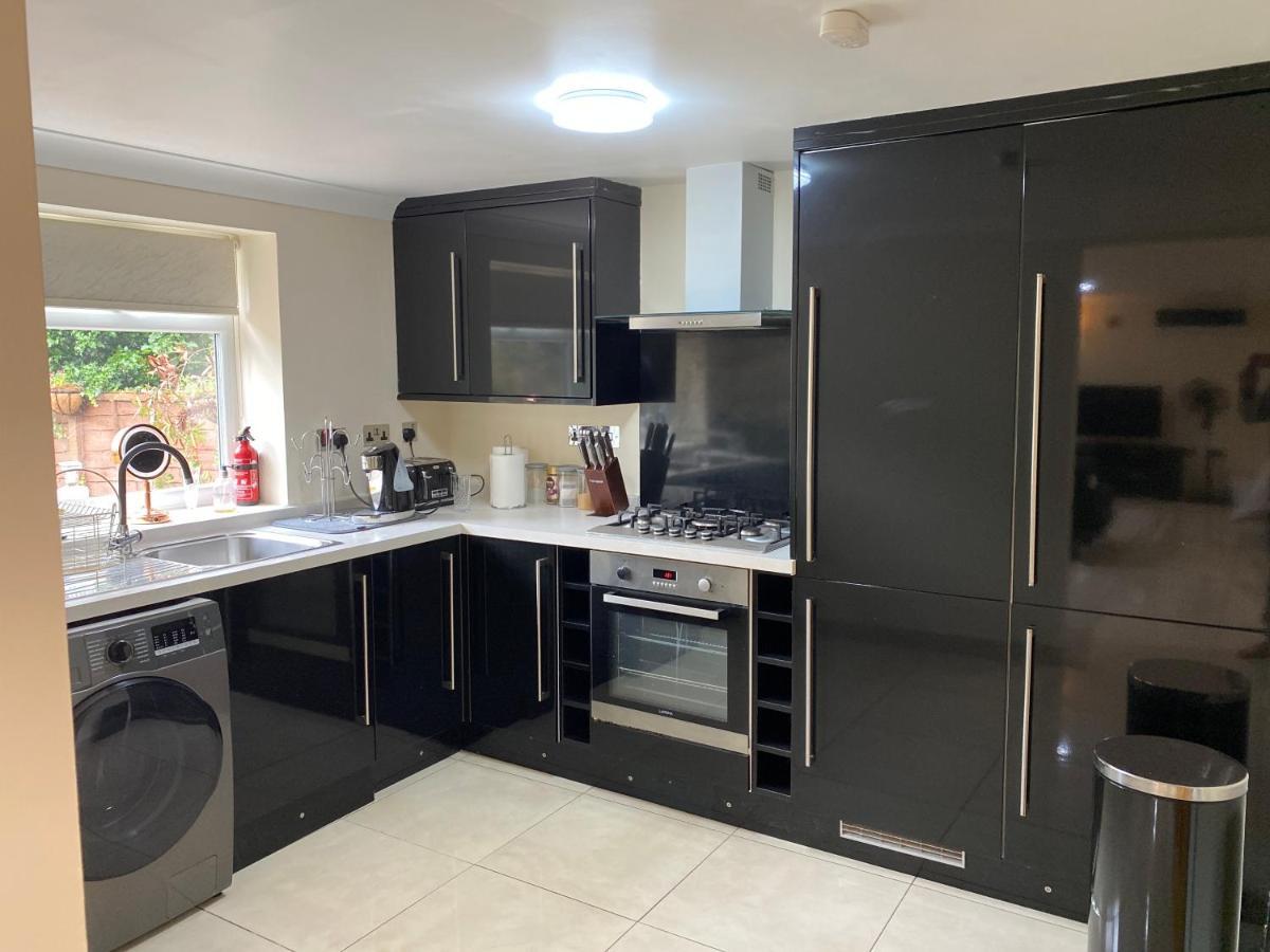 Studio Flat Gants Hill With Free Parking Redbridge Eksteriør bilde
