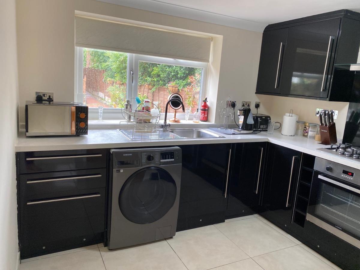 Studio Flat Gants Hill With Free Parking Redbridge Eksteriør bilde