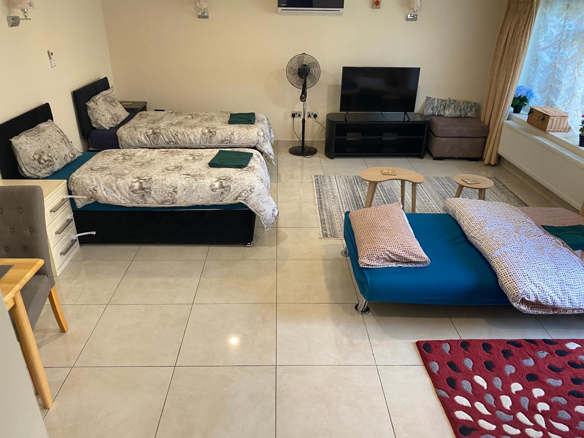 Studio Flat Gants Hill With Free Parking Redbridge Eksteriør bilde